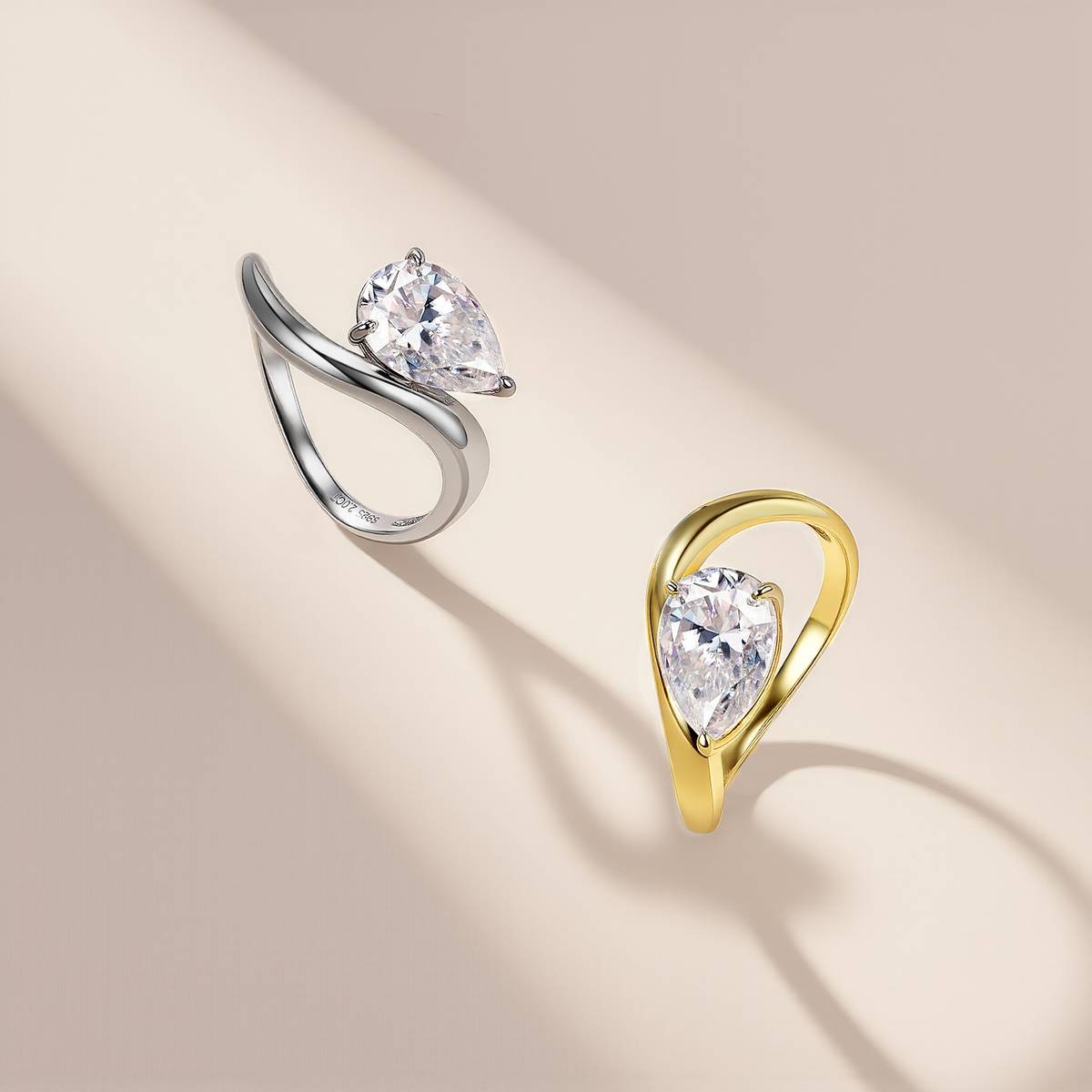SR0672802款S925银镀18K金水滴形莫桑钻个性简约戒指10*7mm/2.0ct