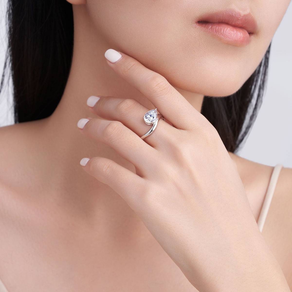 SR0672802款S925银镀18K金水滴形莫桑钻个性简约戒指10*7mm/2.0ct