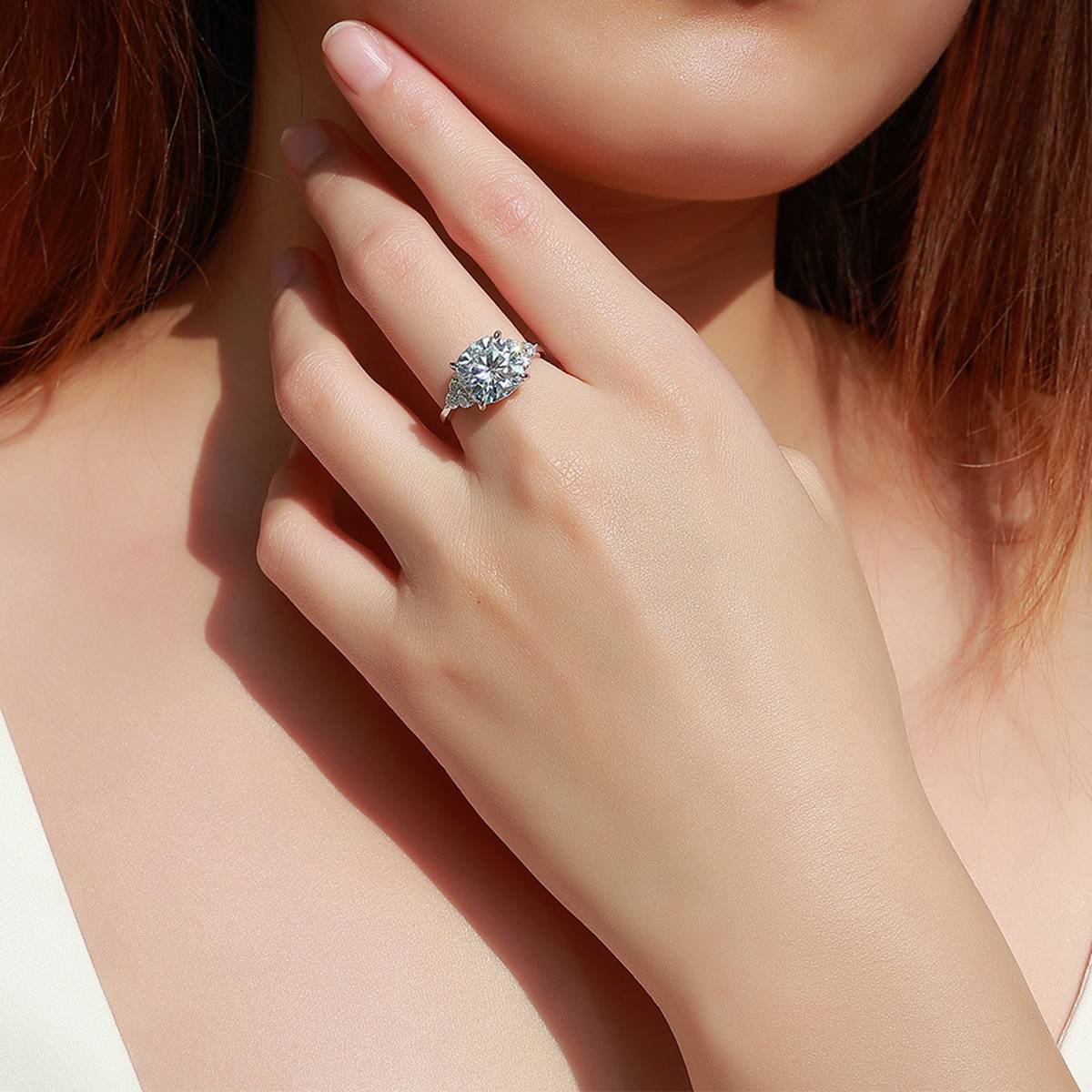 SR0618103款S925银镀18K金枕形莫桑钻相伴的爱女戒5.4ct
