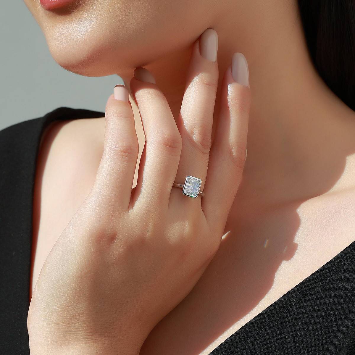 SR0618904款S925银镀18K金包镶祖母绿形MoissaniteWomen's Ring8*6mmmm/2.0ct