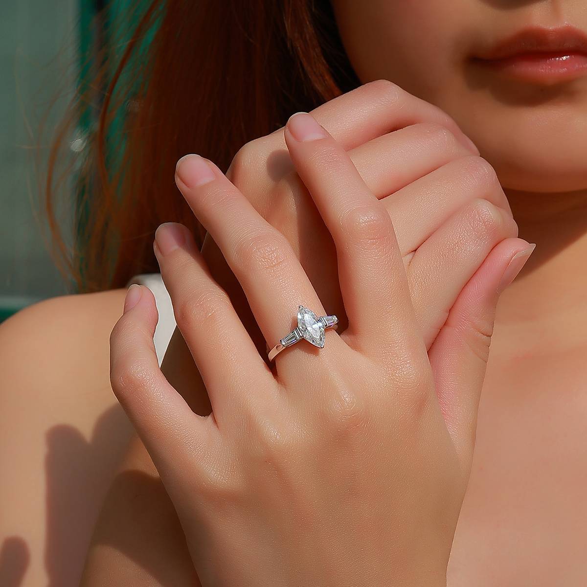 SR0619103款S925银镀18K金马眼形三石款全莫桑钻女戒2.6ct