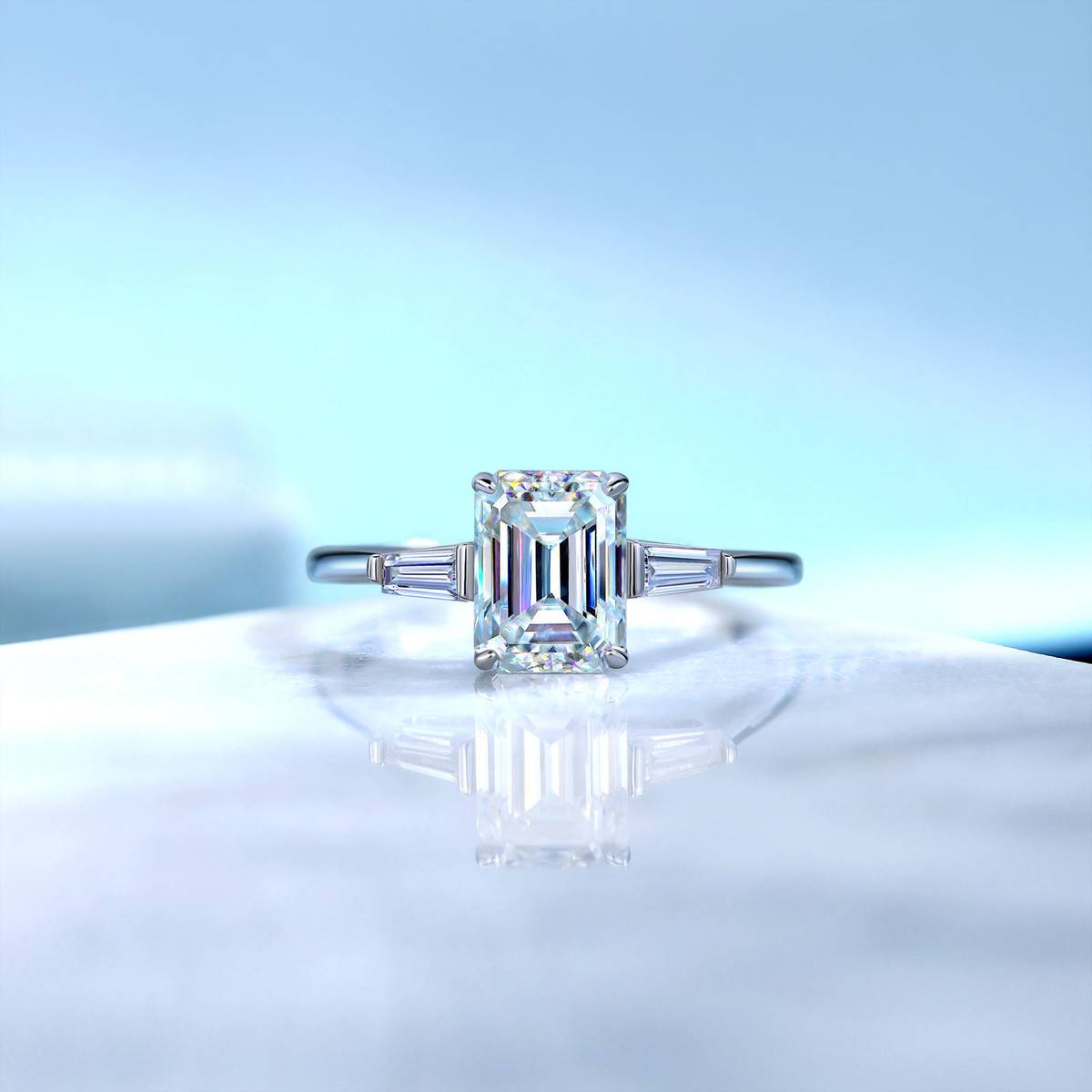 SR0619304款S925银镀18K金祖母绿形三石款全MoissaniteWomen's Ring2.2ct