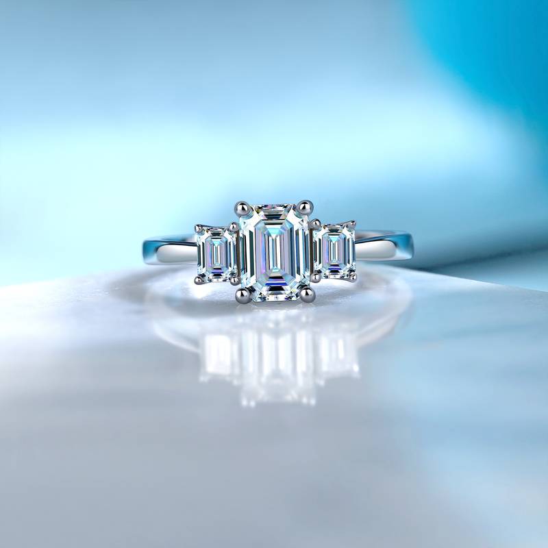 SR0620703款S925银镀18K金祖母绿形全Moissanite三石款Women's Ring1.6ct