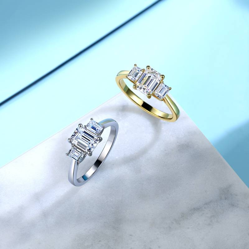 SR0620703款S925银镀18K金祖母绿形全Moissanite三石款Women's Ring1.6ct