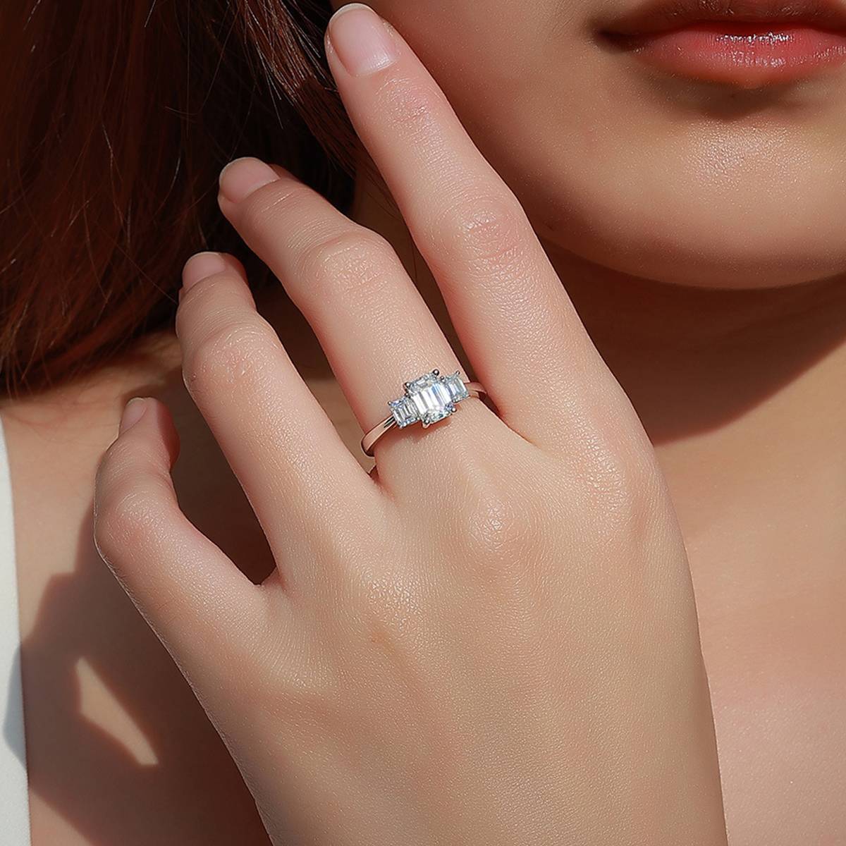 SR0620703款S925银镀18K金祖母绿形全Moissanite三石款Women's Ring1.6ct