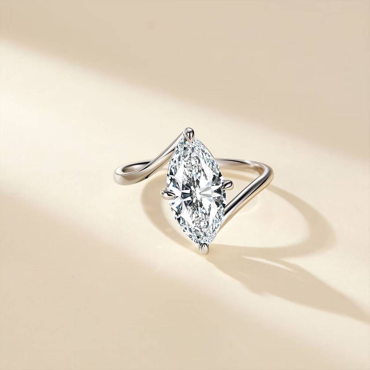 SR0650902款S925银镀18K金马眼形莫桑钻永恒守护戒指14*7mm/3.0ct