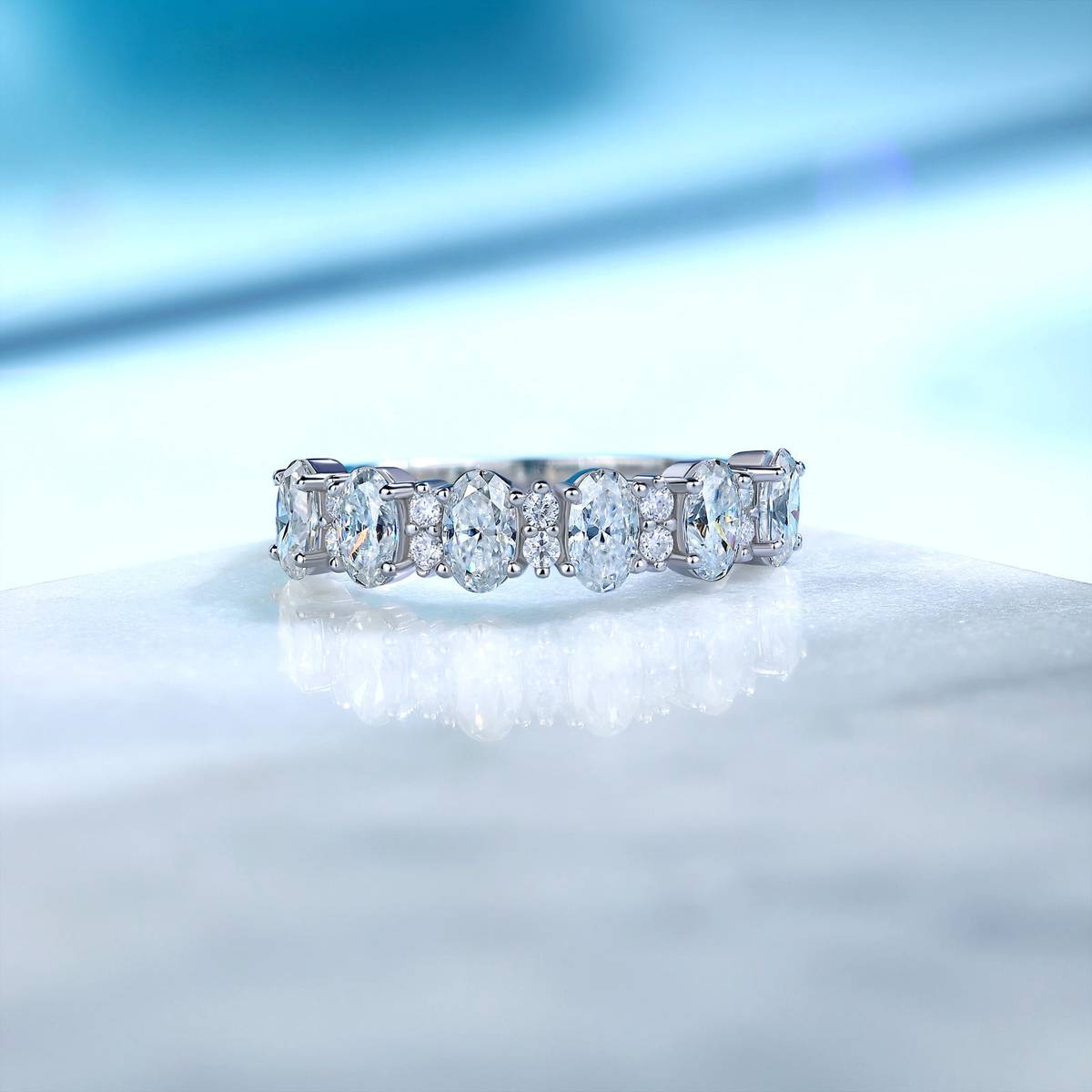 SR0690201款S925银镀18K金蛋形莫桑钻浪漫排戒1.94ct