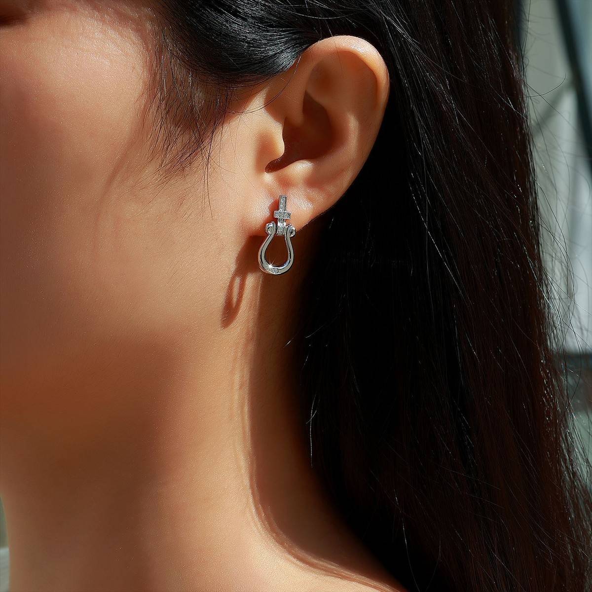 SE0534208款S925银镀18K金Moissanite马蹄扣Stud Earring0.2ct