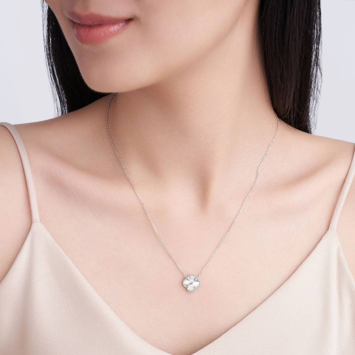 SN0168015款银镀18K金复古拉丝工艺四叶草锁骨链