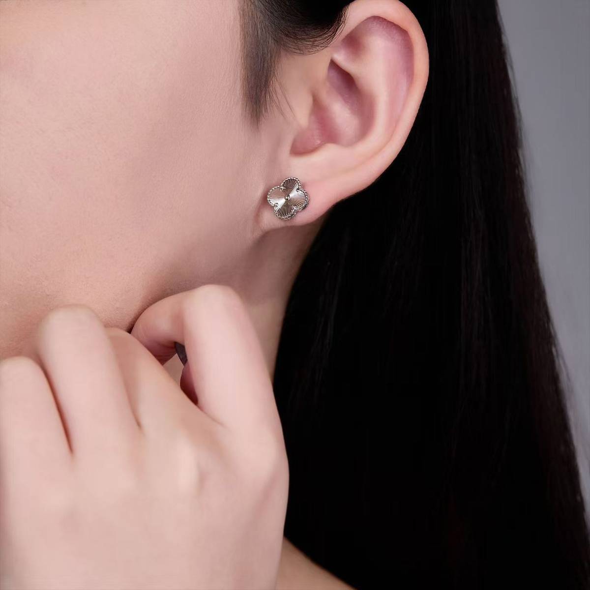 SE0633903款银镀18K金复古拉丝工艺四叶草Stud Earring