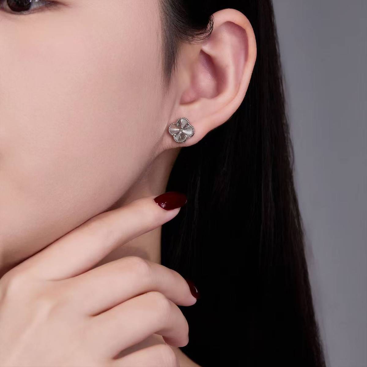 SE0633903款银镀18K金复古拉丝工艺四叶草Stud Earring