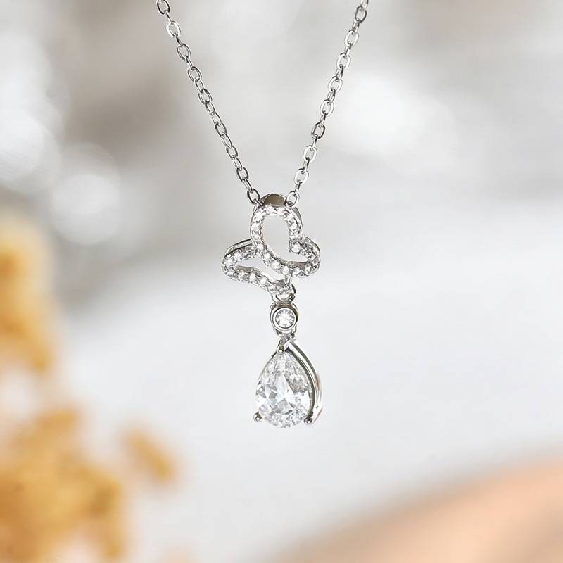 FX39536款S925银镀18K金水滴形Moissanite蝶影流光Necklace主石8*6mmmm/1.25ct