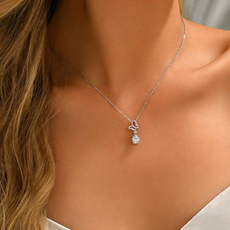 FX39543款S925银镀18K金蛋形莫桑钻破茧成蝶项链主石8*6mm/1.25ct