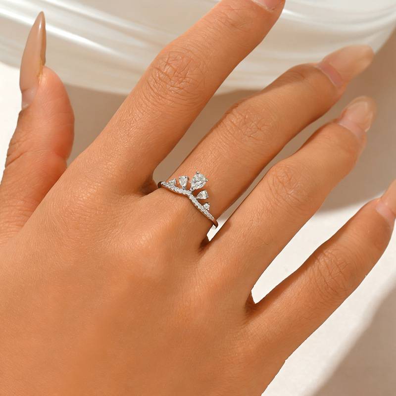 FX39363款S925银镀18K金水滴形MoissaniteAffordable Luxury小皇冠Women's Ring0.7ct