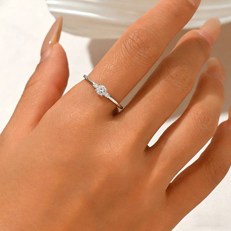 FX39384B款S925银镀18K金圆形Moissanite陪伴Affordable LuxuryWomen's Ring0.37ct