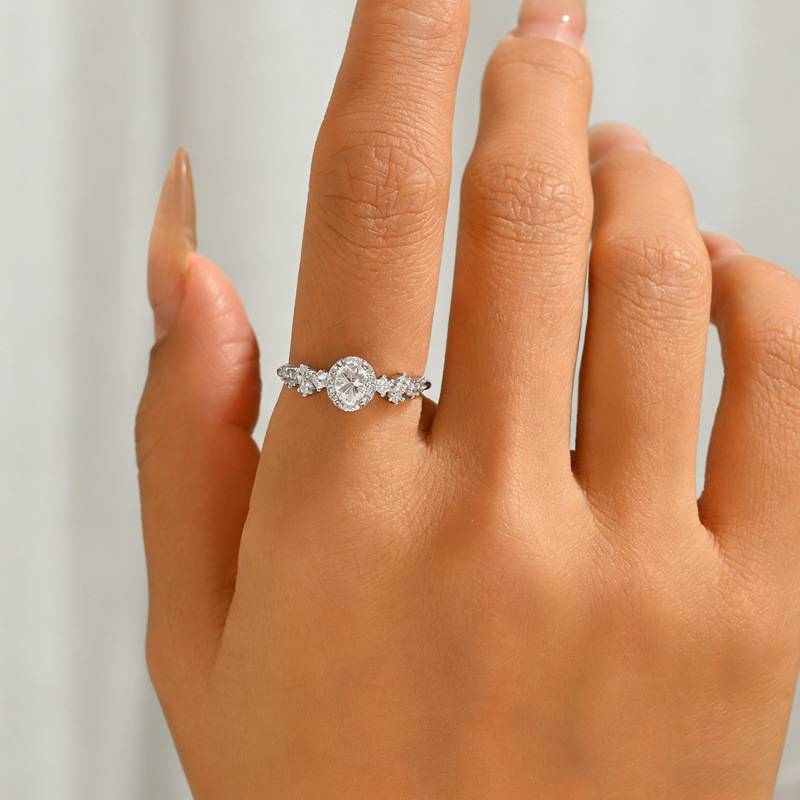 FX39388款S925银镀18K金蛋形莫桑钻一路生花女戒0.72ct