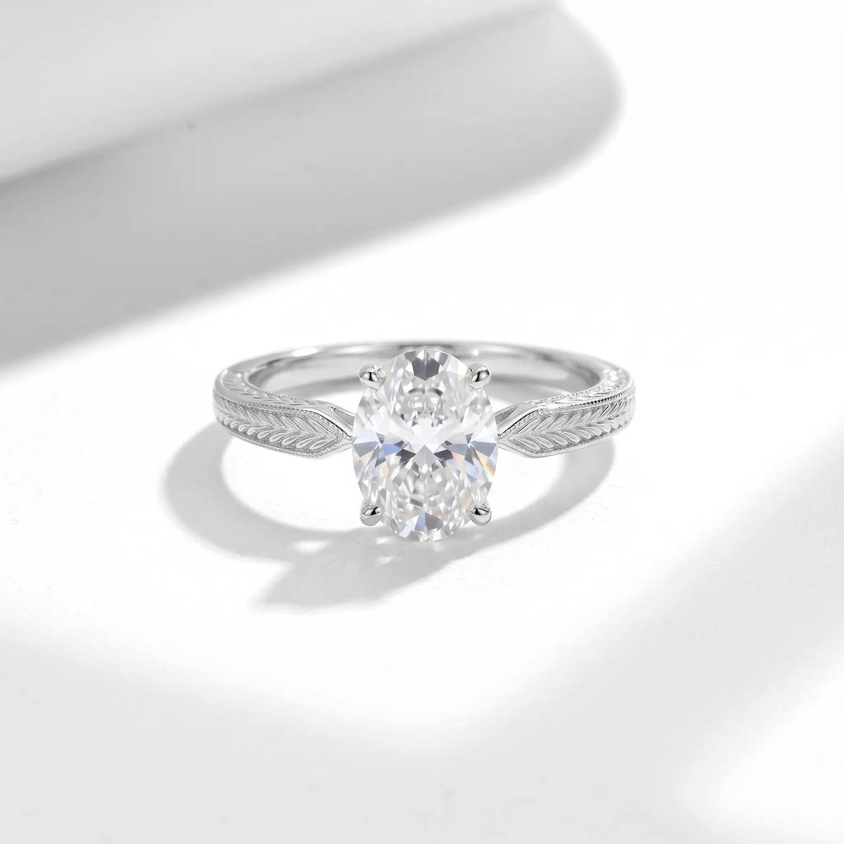 FX39505款S925银镀18K金蛋形莫桑钻简约复古雕刻女戒0.5ct