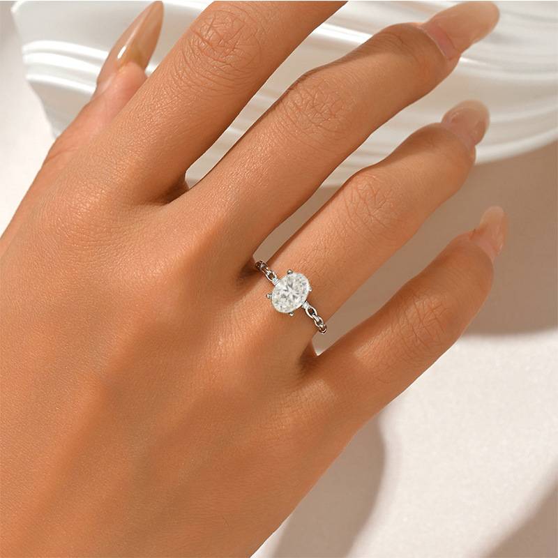 FX39510款S925银镀18K金蛋形莫桑钻环环相扣女戒主石8*6mm/1.5ct