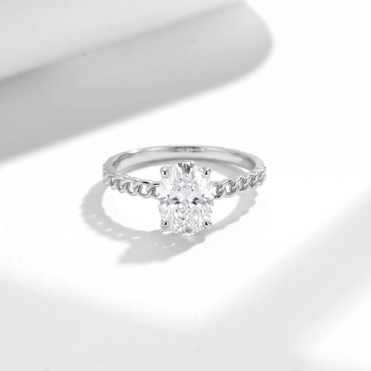 FX39511款S925银镀18K金蛋形莫桑钻古巴链扣女戒主石8*6mm/1.5ct