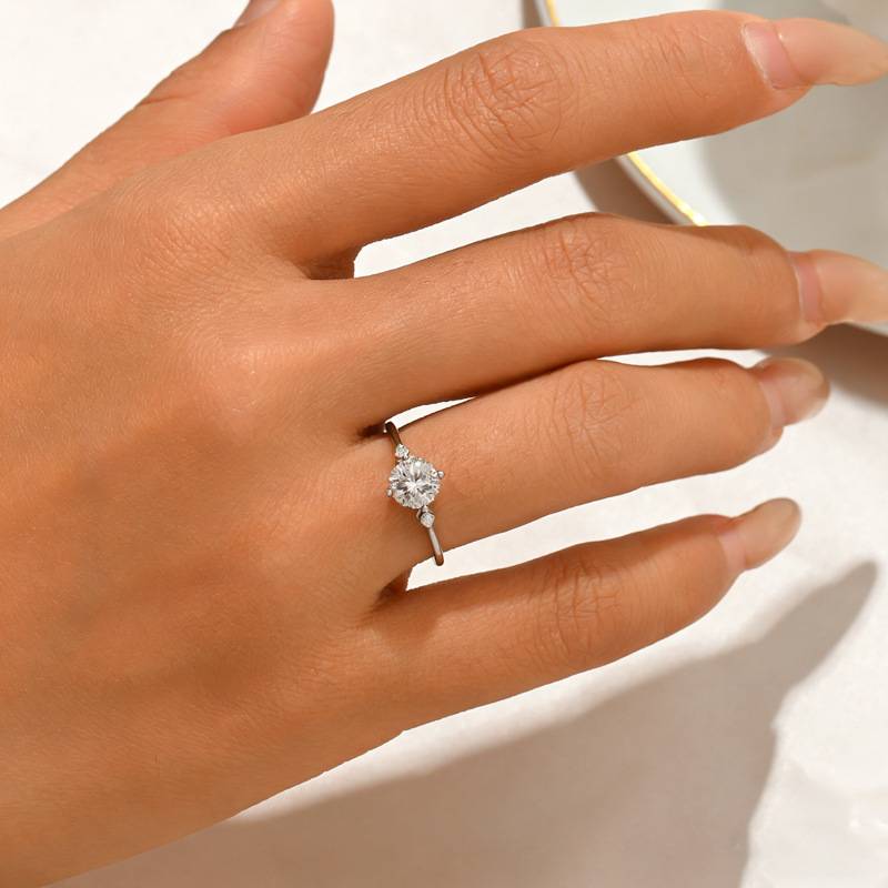 FX39519款S925银镀18K金圆形Moissanite相伴在侧Women's Ring主石6.0mm/0.8ct