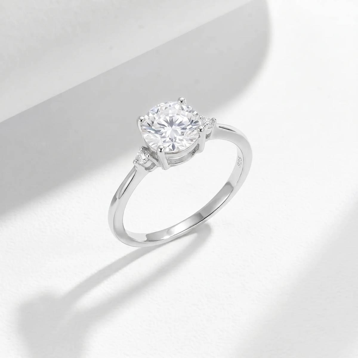 FX39519款S925银镀18K金圆形莫桑钻相伴在侧女戒主石6.0mm/0.8ct