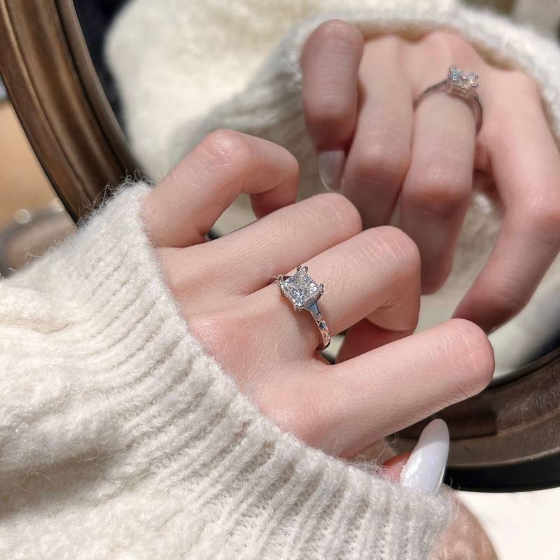 SN443款S925银镀18K白金公主方形Moissanite璀璨星光Women's Ring主石6.0mm/1.2ct