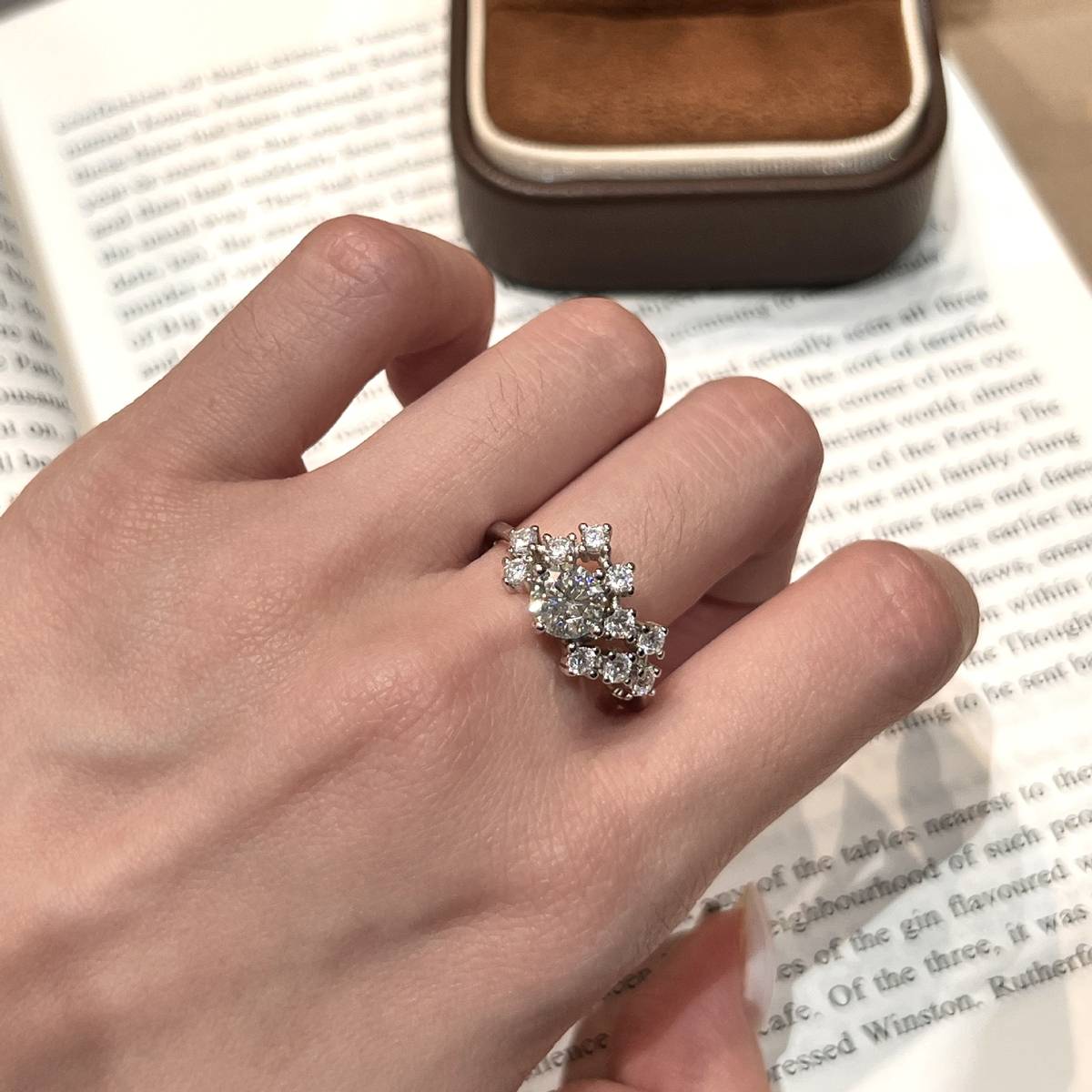 SN098款S925银镀18K白金圆形Moissanite满天星Women's Ring主石6.5mm/1.0ct