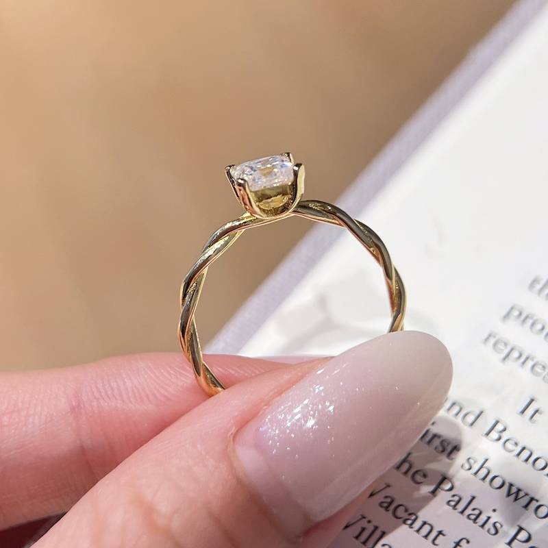 SN491款S925银镀18K黄金公主方形Moissanite麻花扭臂Women's Ring主石5.0mm/0.8ct