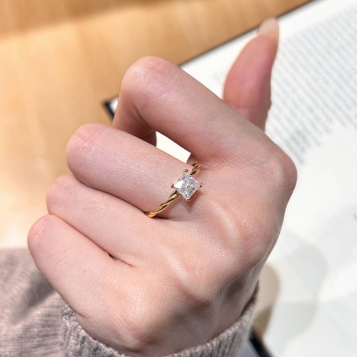 SN491款S925银镀18K黄金公主方形Moissanite麻花扭臂Women's Ring主石5.0mm/0.8ct