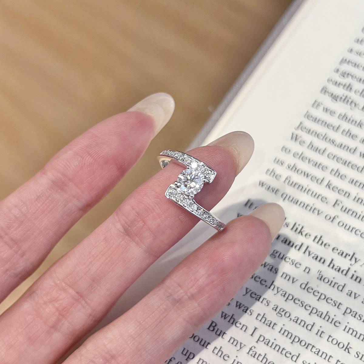 SN483款S925银镀18K白金圆形Moissanite星宿轨迹Women's Ring主石5.0mm/0.5ct
