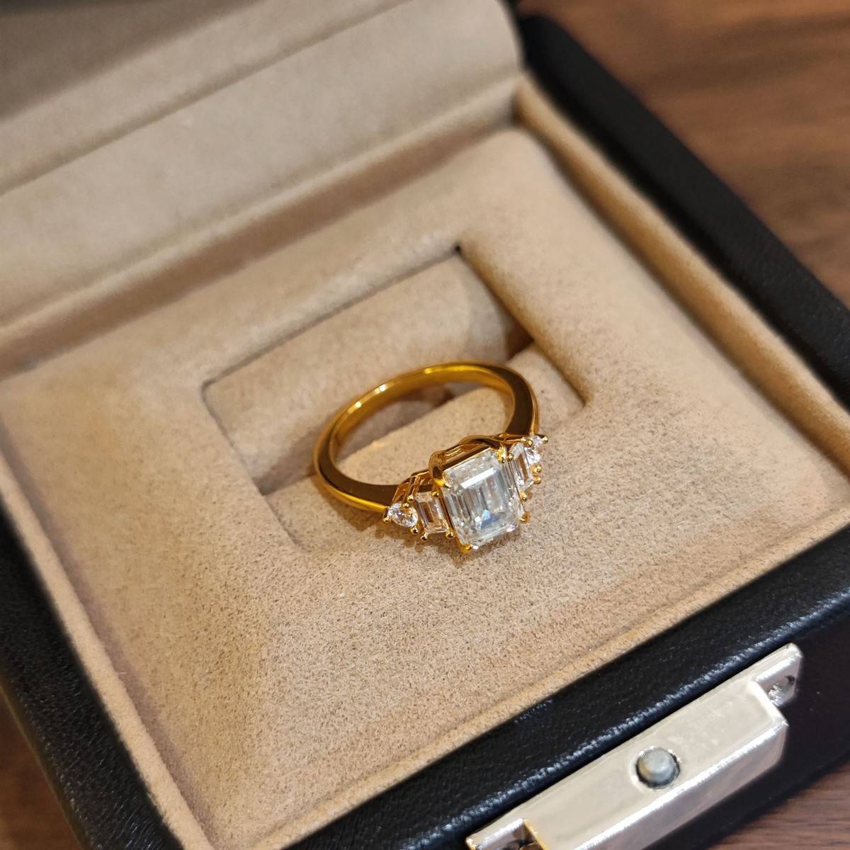 XY52款S925银镀18K黄金祖母绿切割形Moissanite欧美Affordable LuxuryWomen's Ring主石8*6mmmm/2.0ct
