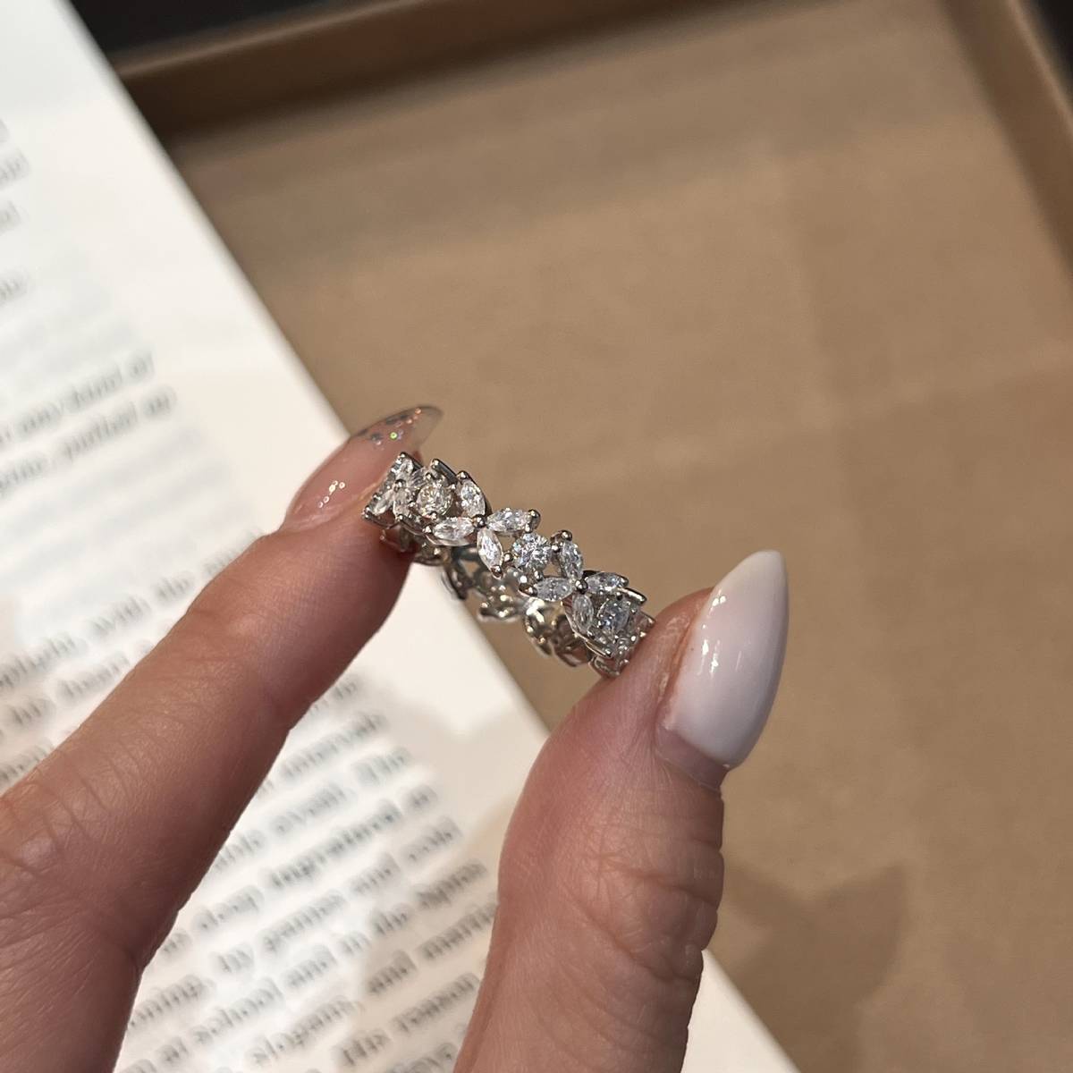 HS035款银S925银镀18K白金圆形莫桑钻女四叶草排戒0.7ct