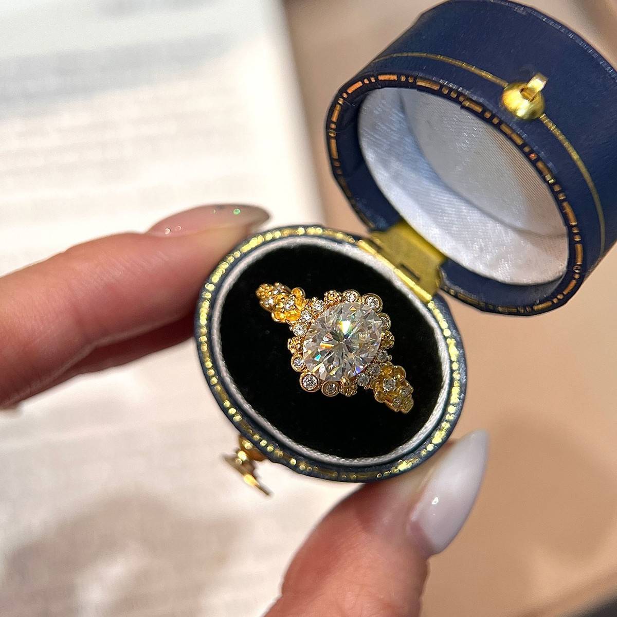 XY54款S925银镀18K黄金蛋形莫桑钻繁花女戒主石9*7mm/2.0ct