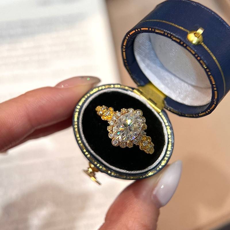 XY54款S925银镀18K黄金蛋形莫桑钻繁花女戒主石9*7mm/2.0ct