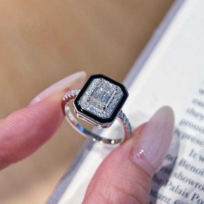 SN490款S925银镀18K白金祖母绿切割形Moissanite黑边框珐琅Women's Ring主石7*5mmmm/1.0ct