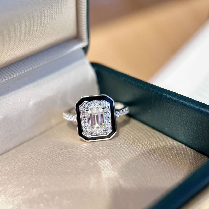 SN490款S925银镀18K白金祖母绿切割形Moissanite黑边框珐琅Women's Ring主石7*5mmmm/1.0ct