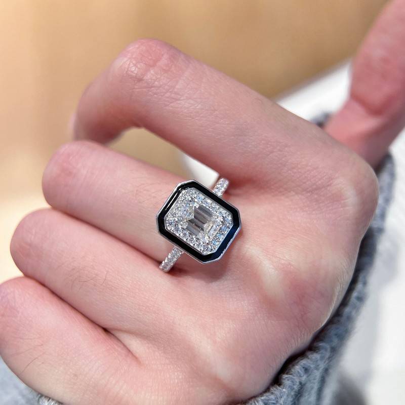 SN490款S925银镀18K白金祖母绿切割形Moissanite黑边框珐琅Women's Ring主石7*5mmmm/1.0ct