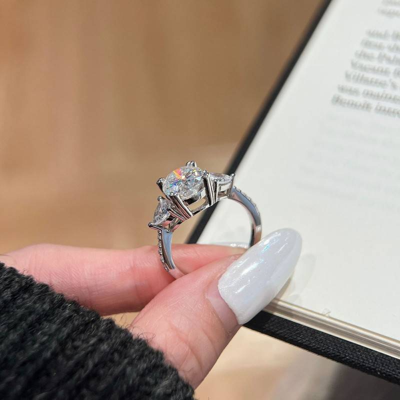 SN205款S925银镀18K白金蛋形莫桑钻三石款轻奢女戒主石10*8mm/3.0ct