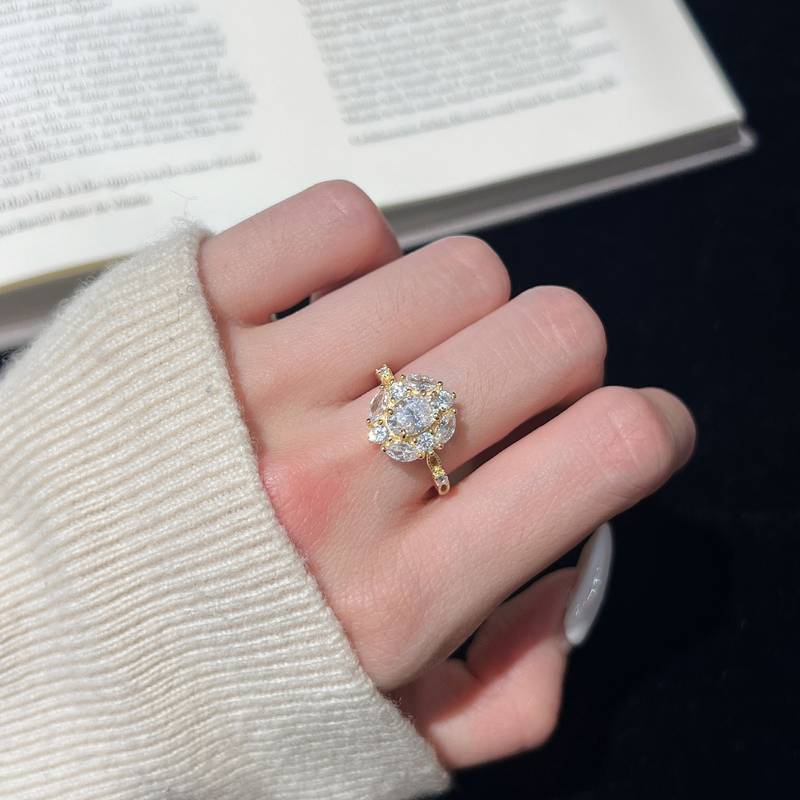SN453款S925银镀18K黄金蛋形Moissanite花朵Affordable Luxury高级Women's Ring主石7*5mmmm/1.0ct