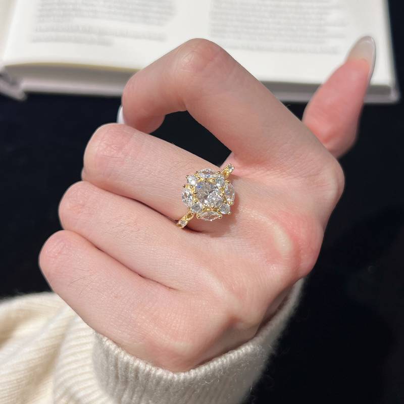 SN453款S925银镀18K黄金蛋形Moissanite花朵Affordable Luxury高级Women's Ring主石7*5mmmm/1.0ct