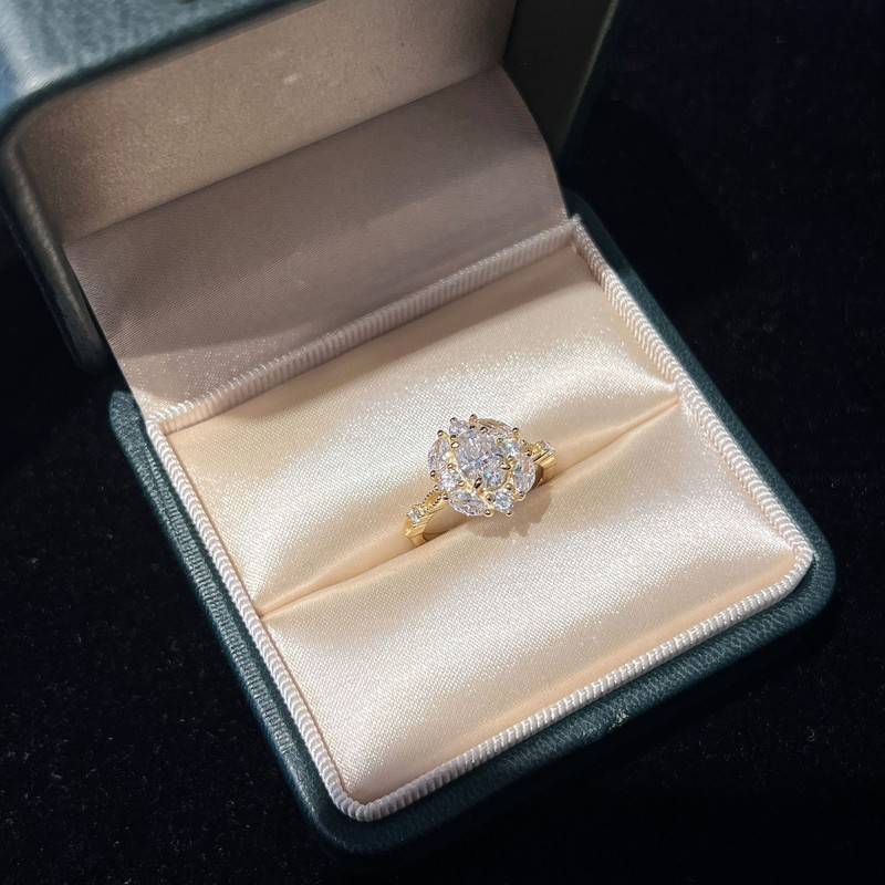 SN453款S925银镀18K黄金蛋形Moissanite花朵Affordable Luxury高级Women's Ring主石7*5mmmm/1.0ct