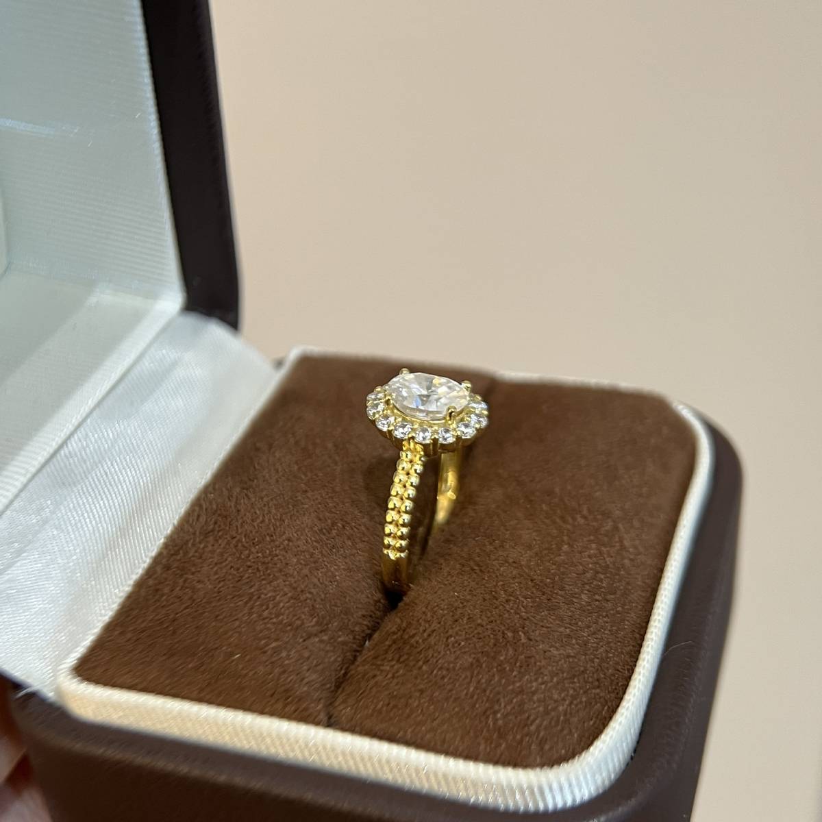 SN096款S925银镀18K黄金蛋形莫桑钻轻奢女戒主石8*6mm/1.5ct