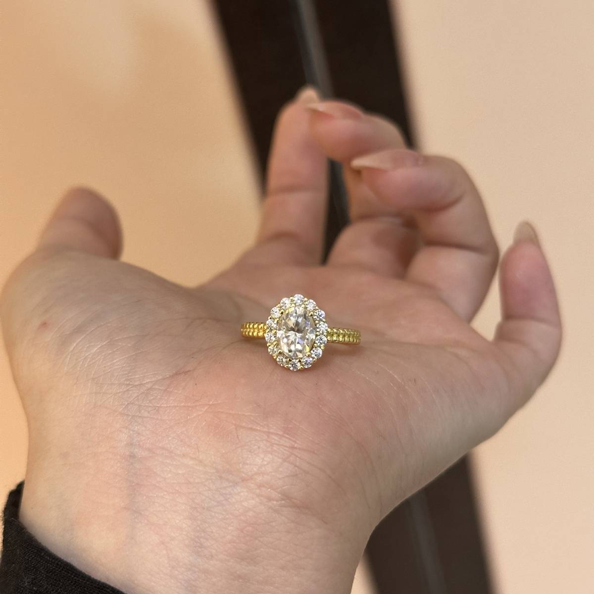 SN096款S925银镀18K黄金蛋形莫桑钻轻奢女戒主石8*6mm/1.5ct