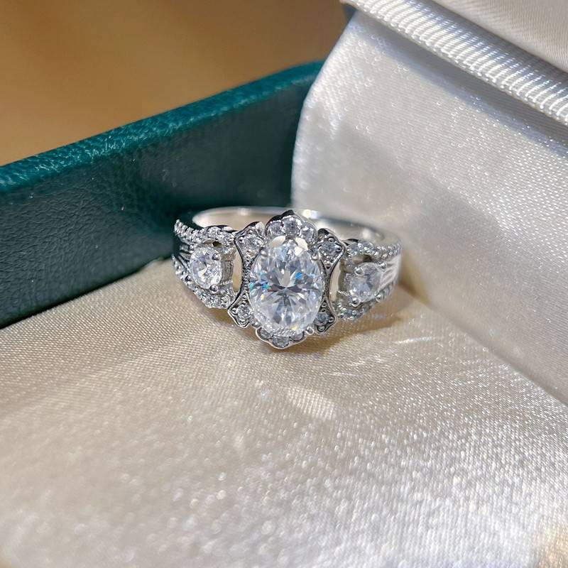SN040款S925银镀18K白金蛋形MoissaniteAffordable LuxuryWomen's Ring主石8*6mmmm/1.5ct