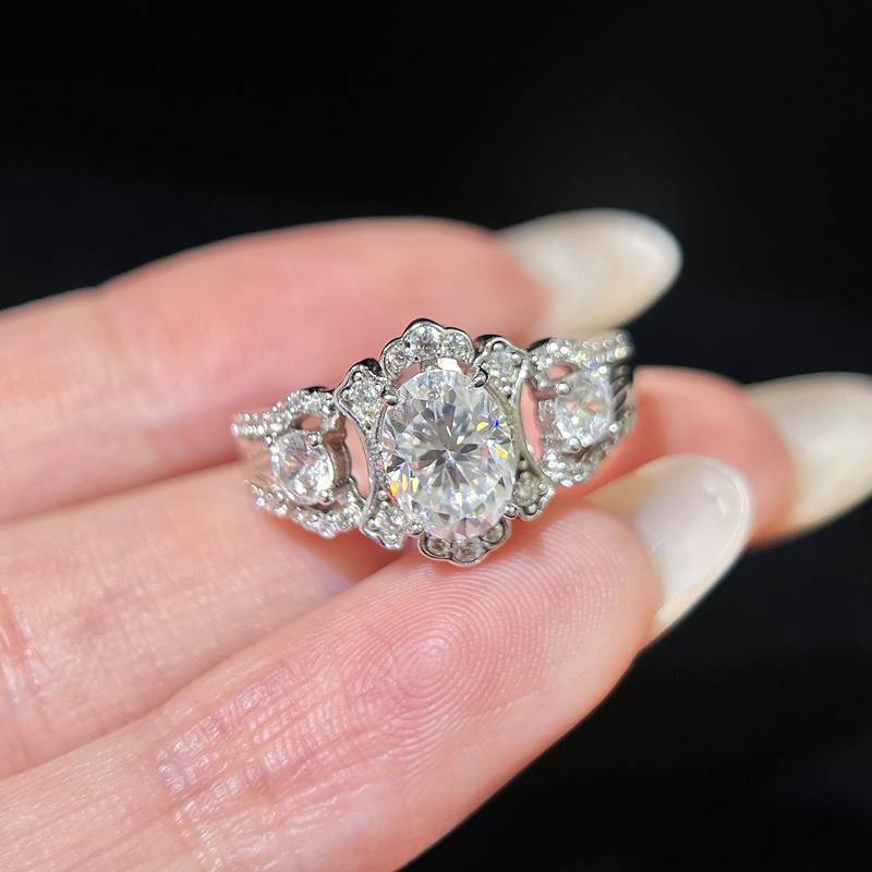 SN040款S925银镀18K白金蛋形MoissaniteAffordable LuxuryWomen's Ring主石8*6mmmm/1.5ct
