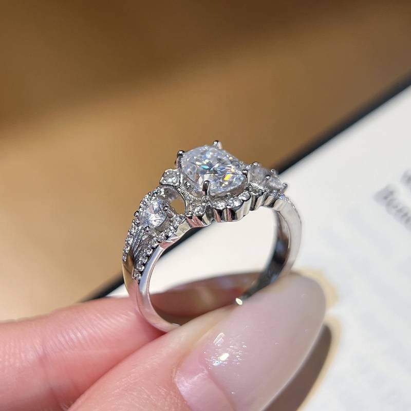 SN040款S925银镀18K白金蛋形MoissaniteAffordable LuxuryWomen's Ring主石8*6mmmm/1.5ct
