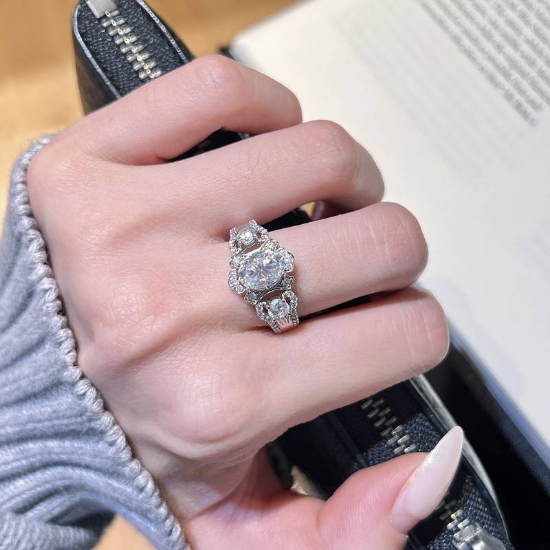 SN040款S925银镀18K白金蛋形MoissaniteAffordable LuxuryWomen's Ring主石8*6mmmm/1.5ct