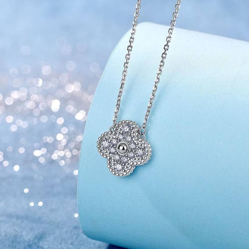 SN0229803款银镀18K金围珠四叶草莫桑钻项链0.5ct
