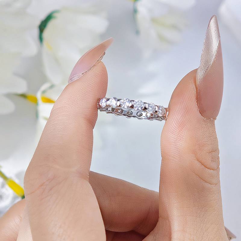 R3-0649相互依偎款S925银镀18K白金圆形莫桑钻排戒1.9ct