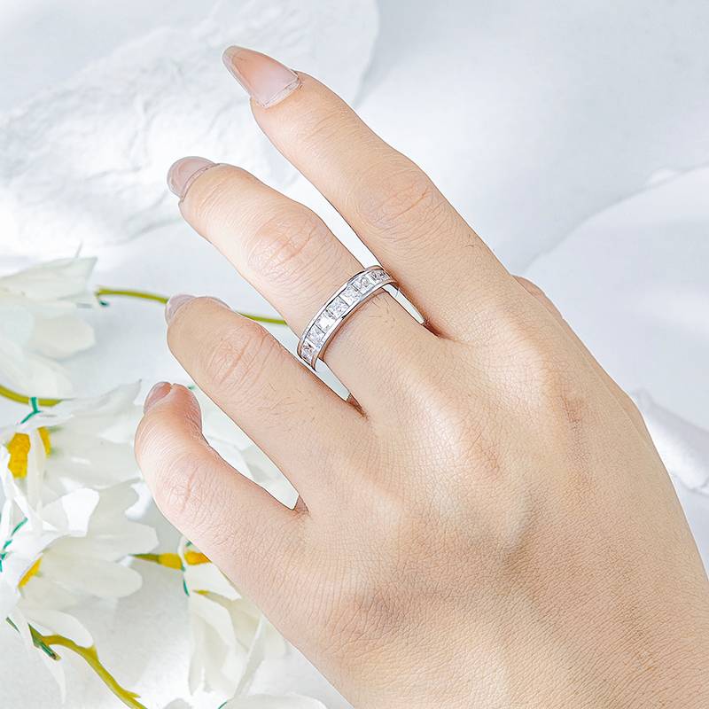 R3-0641公主绮缘款S925银镀18K白金公主方形Moissanite满镶排戒6.6ct